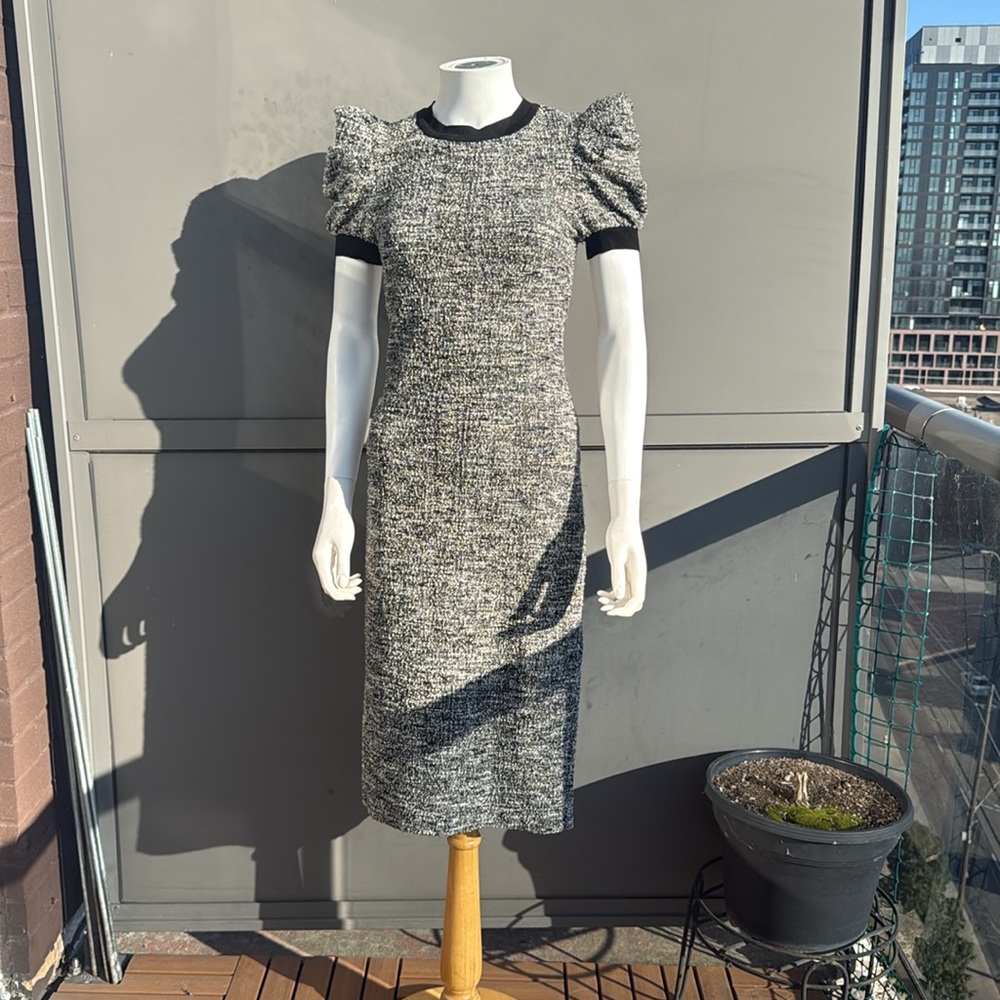 MaxMara Elegant Tweed Dress with Puff Sleeves size 0